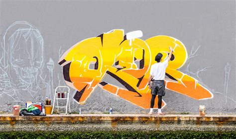 What Is the Difference between Street Art and Graffiti: A Detailed Exploration